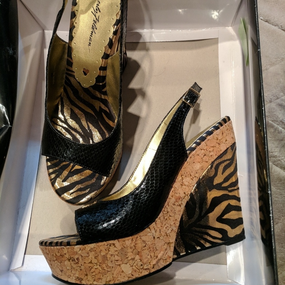 Amazing wedge sandals by Beverly Feldman, size 7.